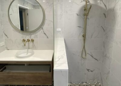 bathroom tiling contractor